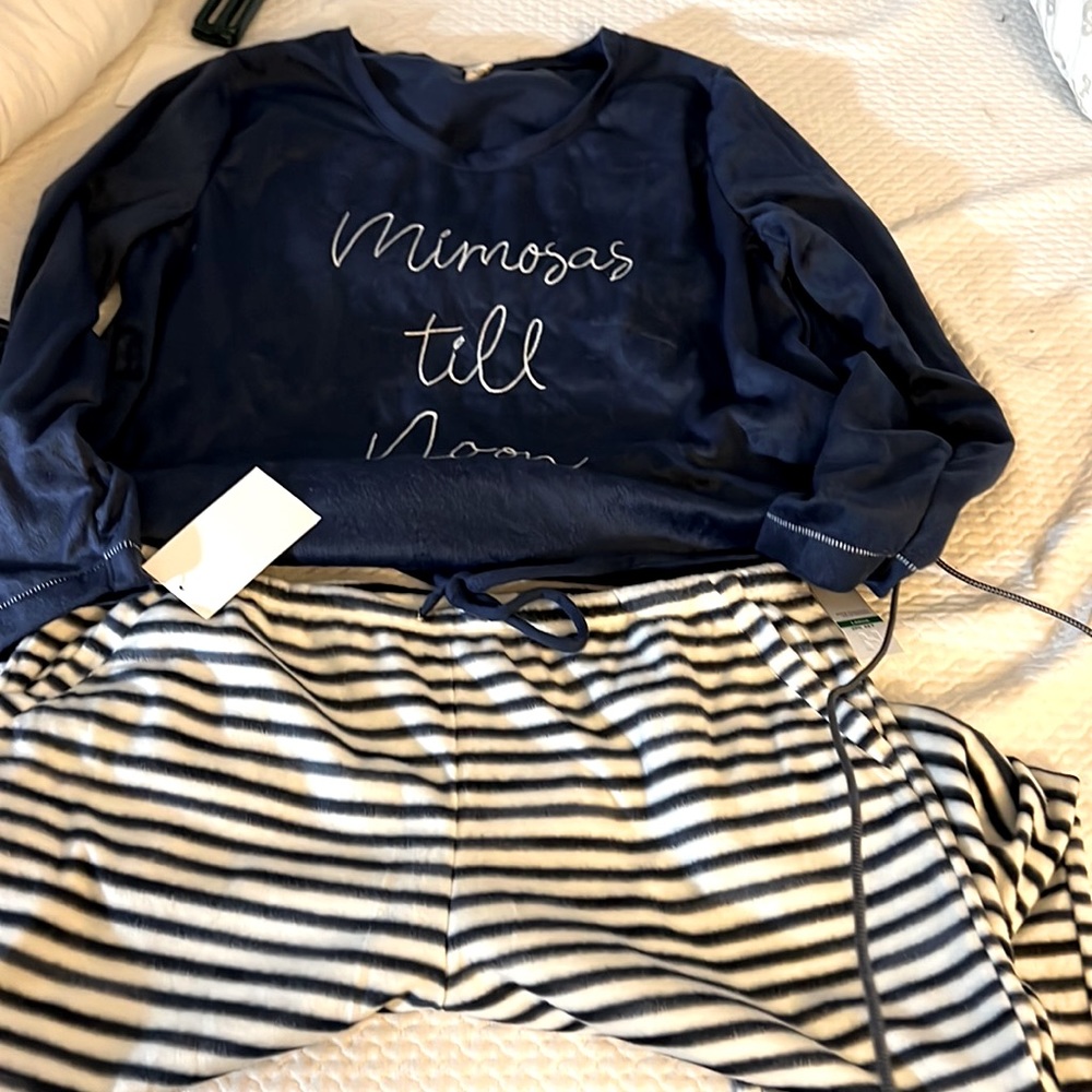 2 pieces pajama set HUE navy blue and white striped pants